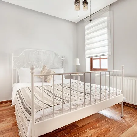 Private & Modern 4-floors Near Galata Port Villa
